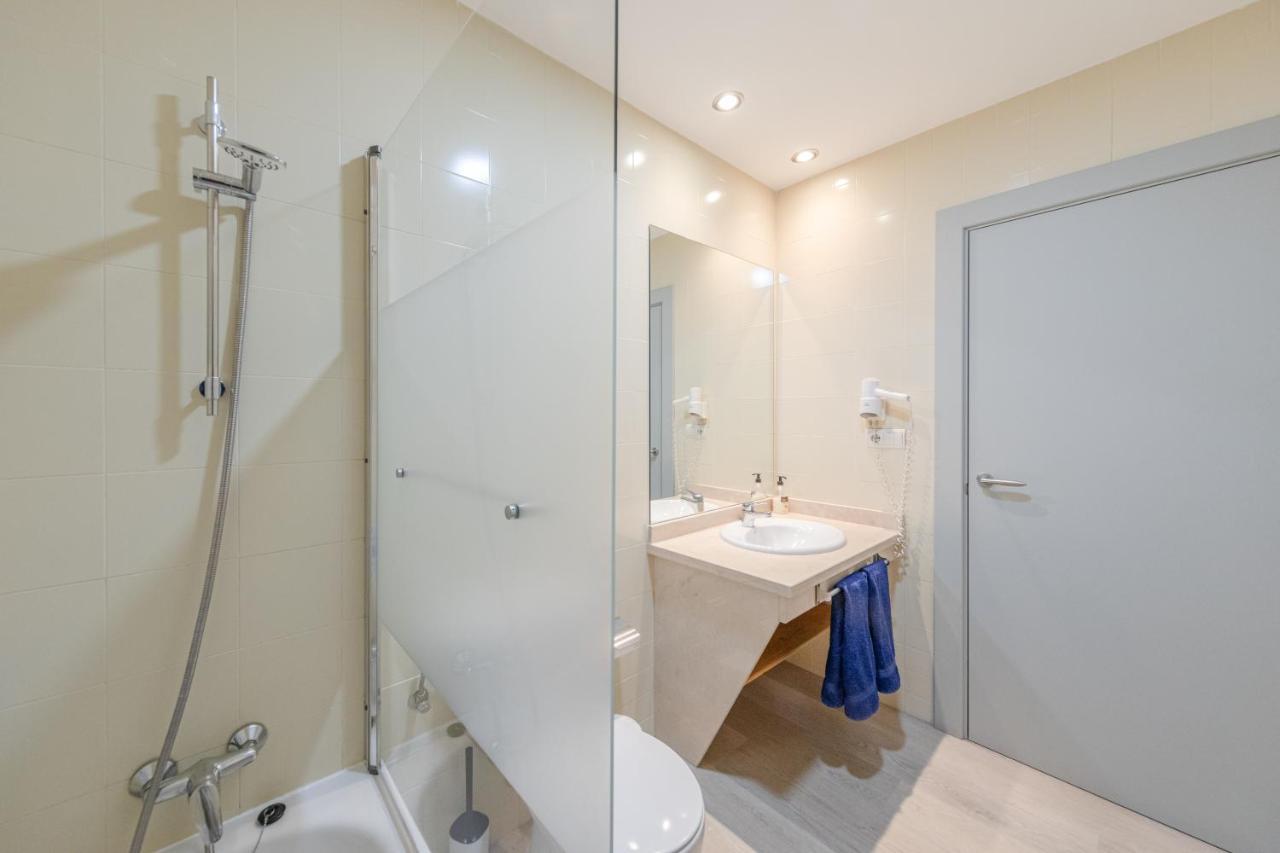 Apartment With Free Parking And Pool Bormujos Eksteriør bilde